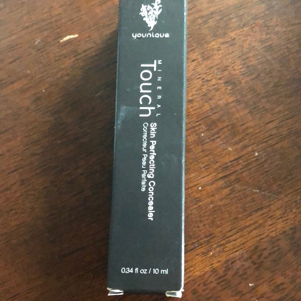 Younique— concealer